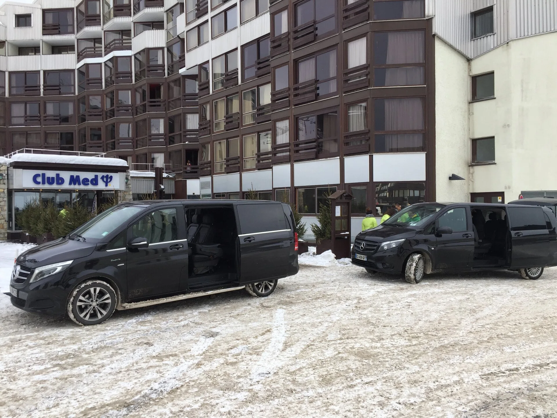 Votre service de Location de voiture avec chauffeur à Marseille vous souhaite la bienvenue au Club M
