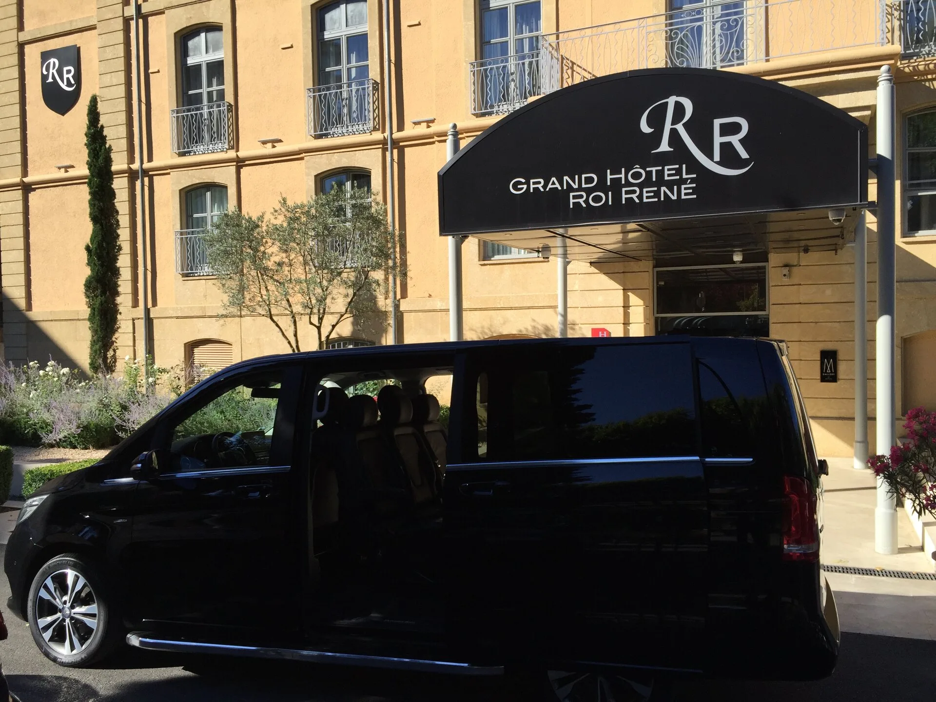 Marseille Transfert Vip voiture Mercedes Vito avec chauffeur à Marseille