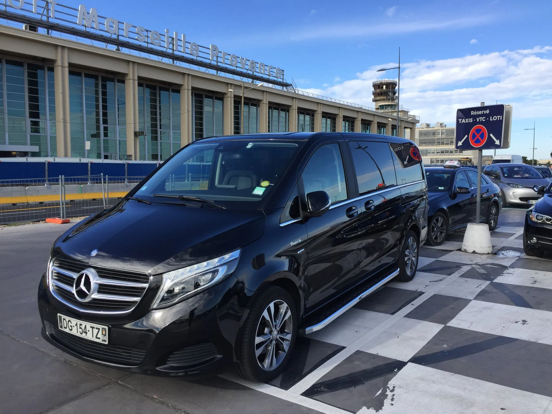 Marseille Transfert Vip Service chauffeur à l'aéroport de Marseille