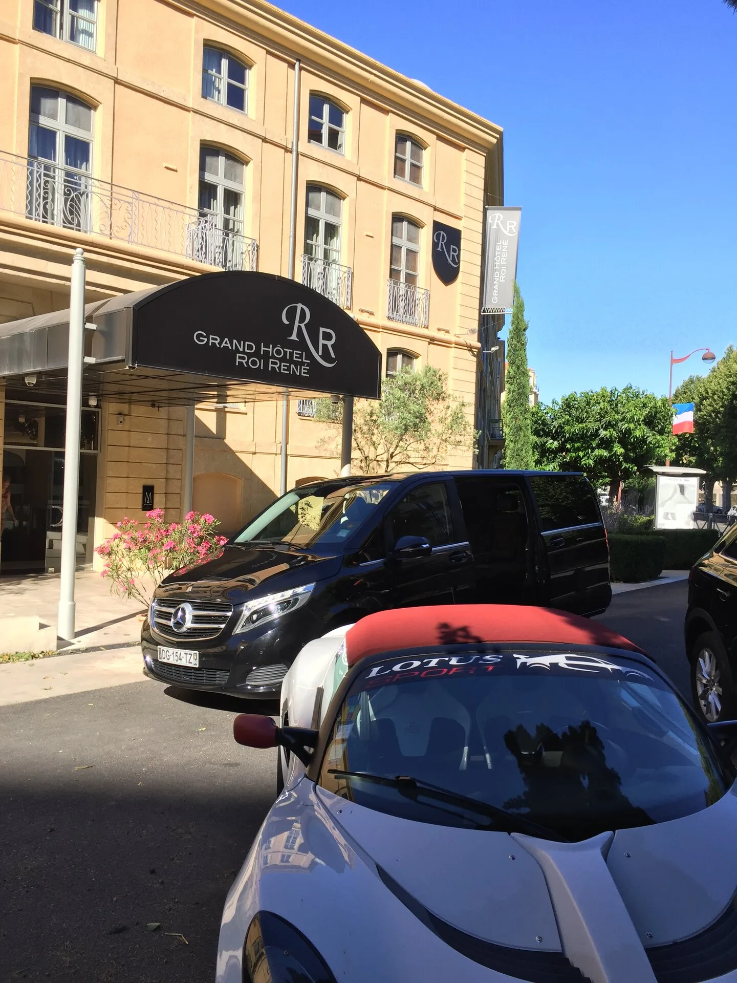 Marseille Transfert Vip voiture Mercedes Vito avec chauffeur à Marseille
